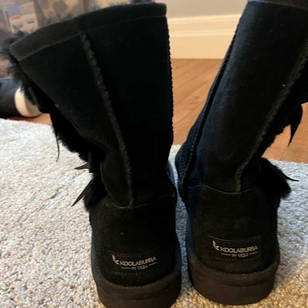 Kookaburra by Uggs black bow boots worn once